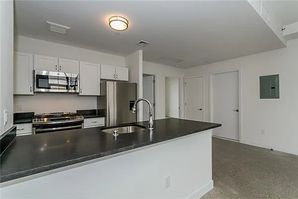 Rented by Avenue Sotheby's International Realty | media 16