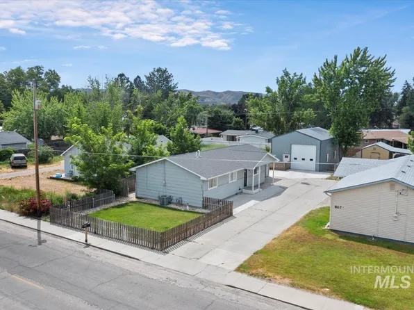 807B E Locust St, Emmett, ID 83617