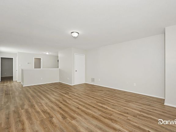 4th image of 3075 Saint Nicholas Dr