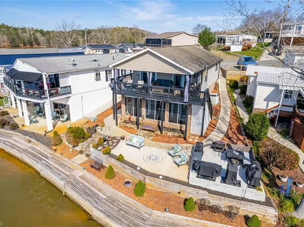 145 Badin Lake Cir, New London, NC 28127