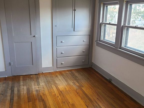 5th image of 215 Elguea Ave