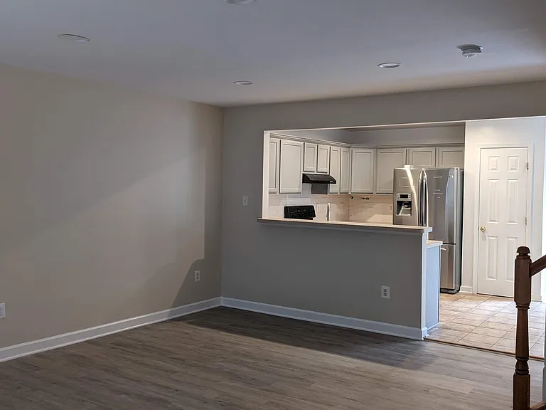 829 Gallows Ct — Photo 4