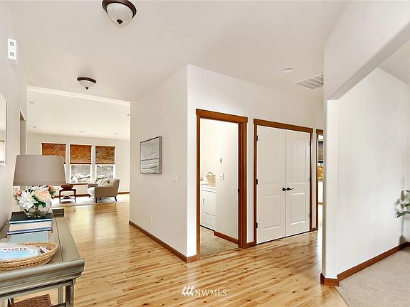 3rd image of 182 Twin Brooks Dr