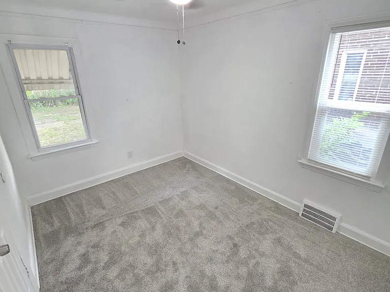 15841 Steel St — Photo 19