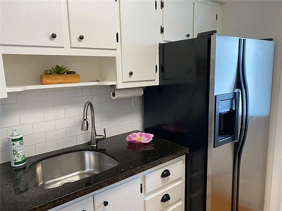 5th image of 2050 NE 39th St APT 108