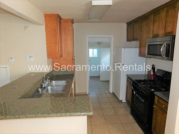 4th image of 2318 Oakmont St #8268469