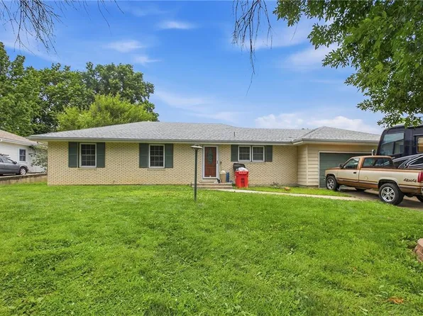 108 SW 20th Ter, Oak Grove, MO 64075