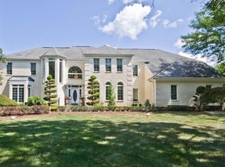10 Ivy Ln, Manalapan, NJ 07726