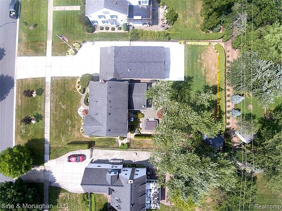 2nd image of 1316 Lochmoor Blvd