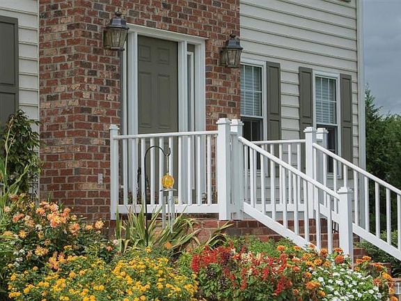4th image of 108 Marguerite Dr