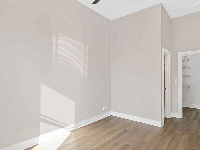 4533 N Clark St — Photo 4