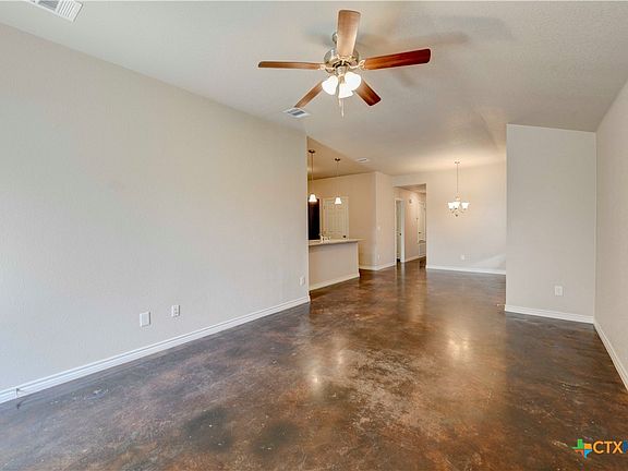 3rd image of 905 Rosewood Dr