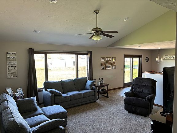4th image of 218 Fieldstone Dr