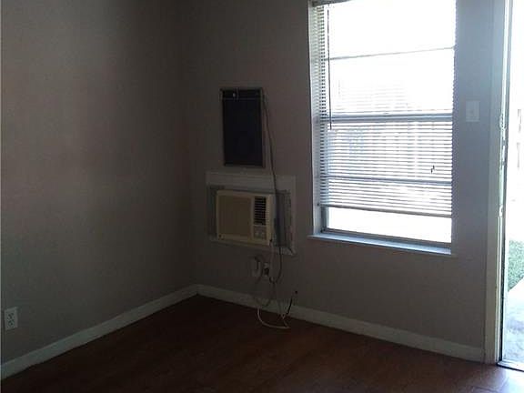 2nd image of 504 Elmwood Pl APT 107