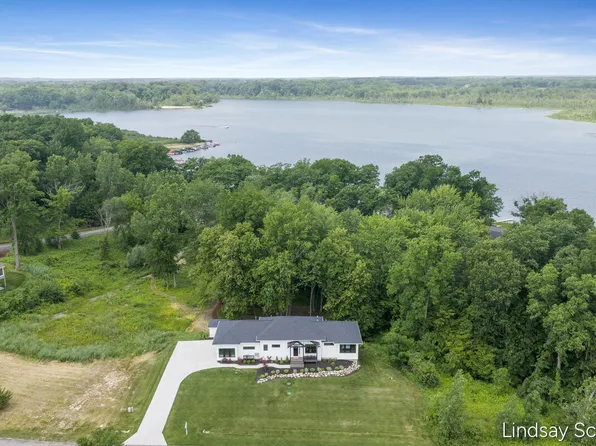 9465 Wabasis Pointe Dr NE, Greenville, MI 48838