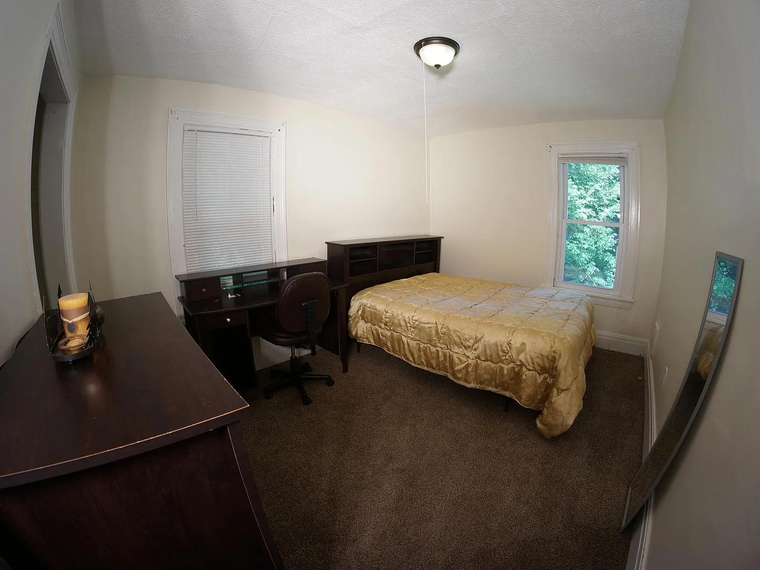 4 bed, 1200 sqft, $480 — Photo 2