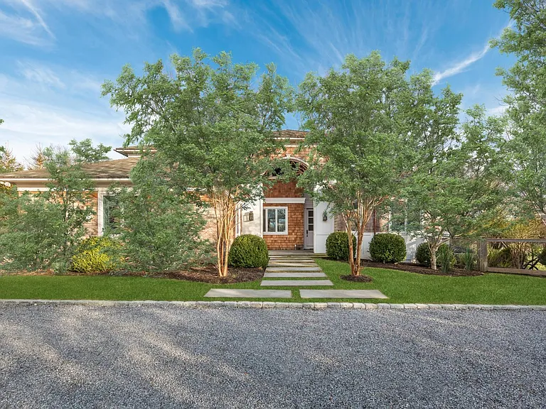 38 Fairlawn Dr — Photo 3