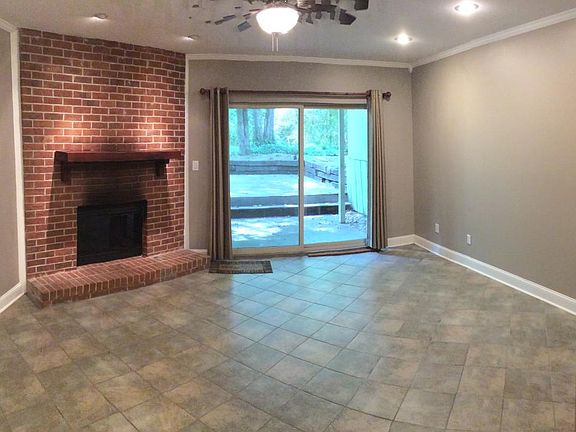 5th image of 2235 Surrey Ct