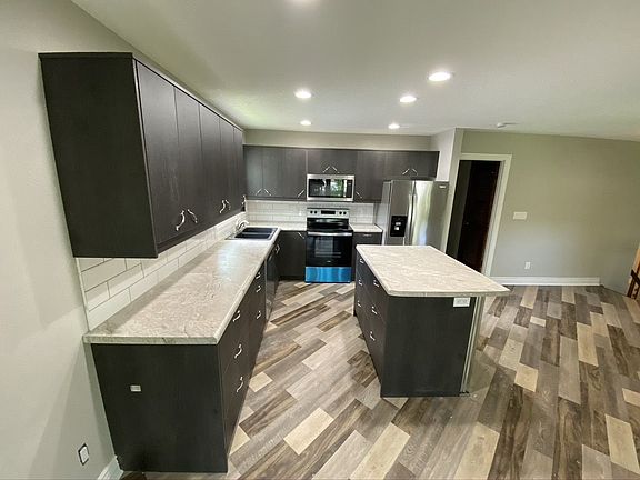 4th image of 3022 E Court St