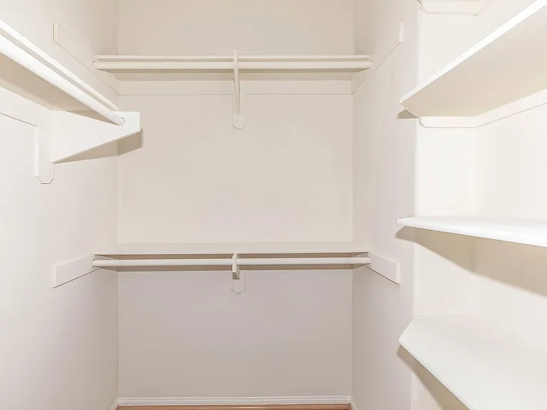 WALK-IN CLOSETS
