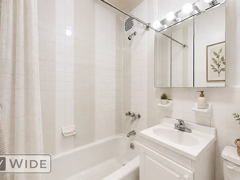 101 W 73rd St #2E — Photo 4