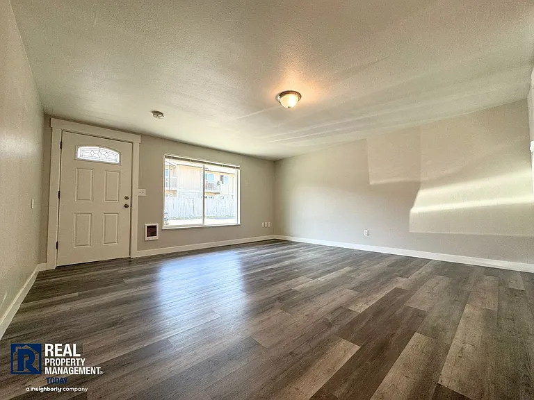 6415 Steilacoom Blvd SW Tacoma — Photo 13