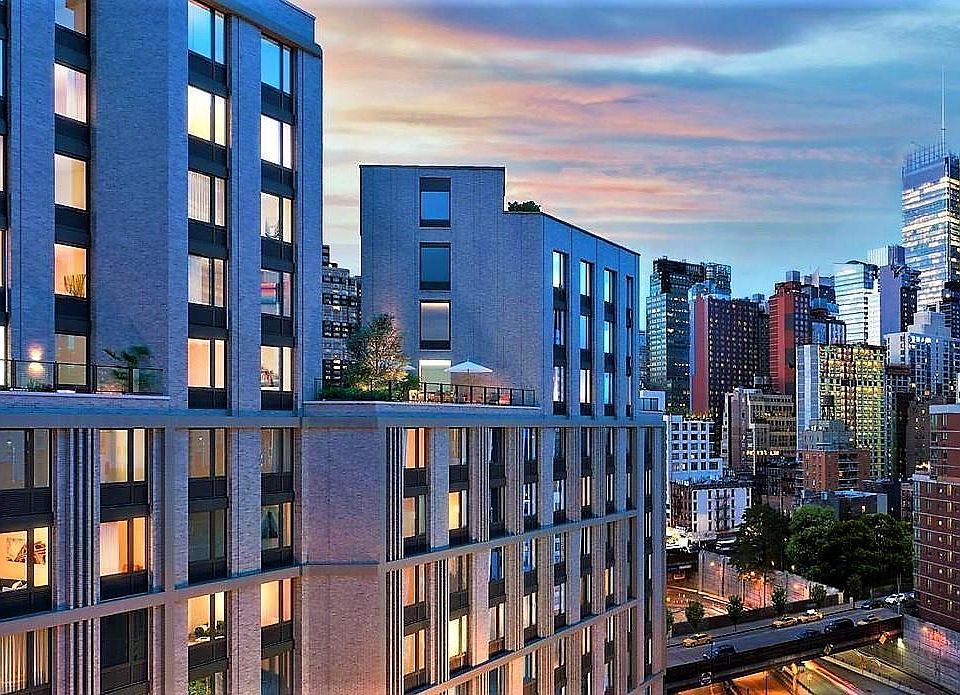 1st image of 445 W 35th St APT 3N