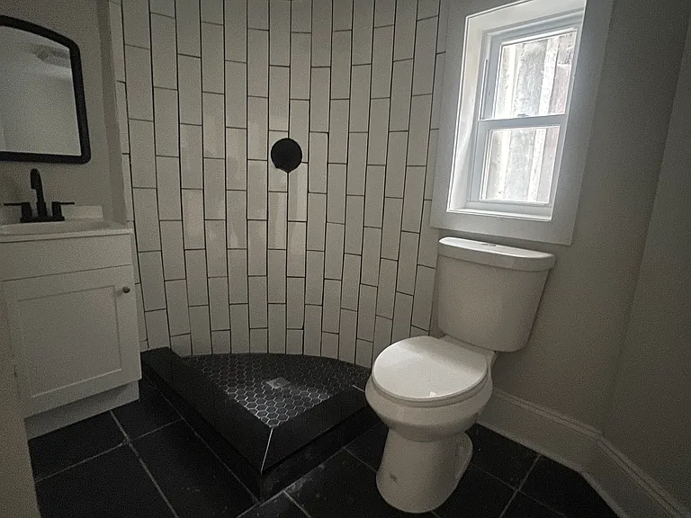 939 Spruce St #1R — Photo 4