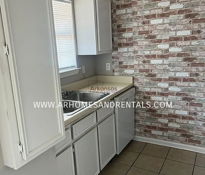 301 Pine Forest Cir #3 — Photo 3