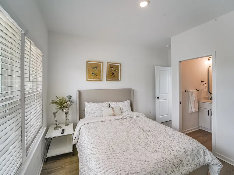 1205 Lomax Ave — Photo 25
