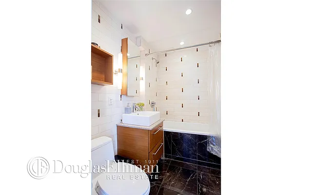 Rented by Douglas Elliman | media 27
