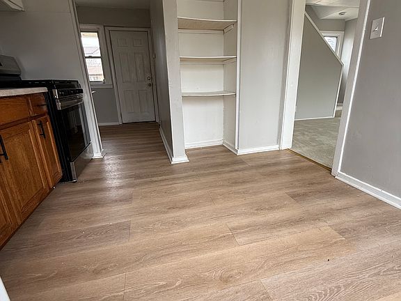 3rd image of 32609 Montcalm St #1