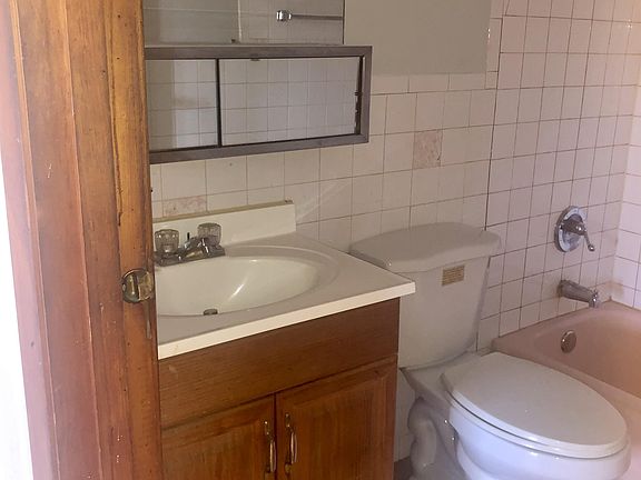 4th image of 4438 Prescott Ave #B3