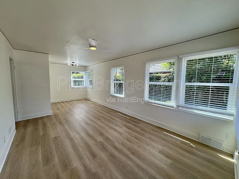 5420 NE 13th Ave — Photo 2