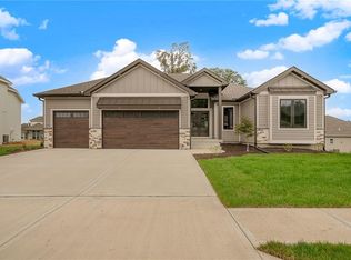 5794 NW Black Oak Ct, Parkville, MO 64150