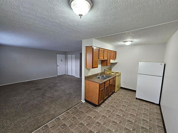 2nd image of 1029 Eaton Ave APT 11