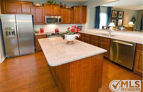 3rd image of 322 Palisade Dr #894