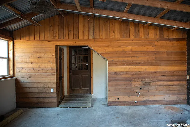 5441 FM 1102 — Photo 14