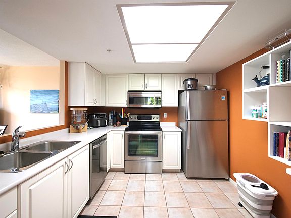 3rd image of 200 Newport Dr #505