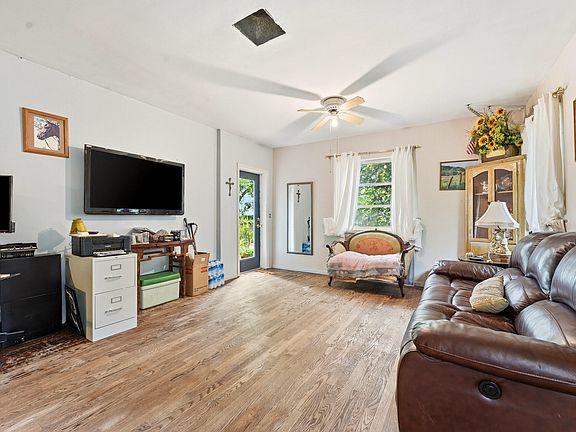 3rd image of 515 Biscayne Drive