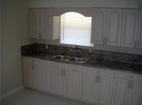 4th image of 790 NE 139th St