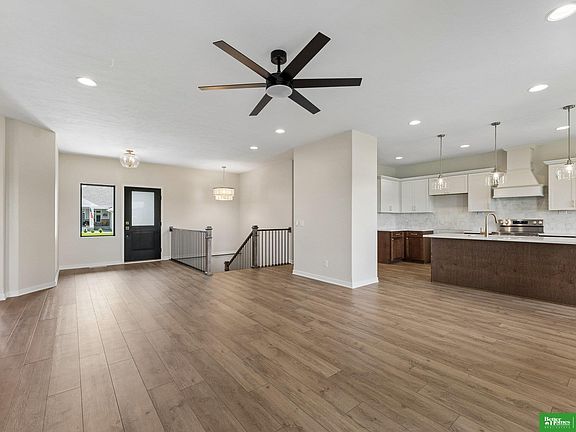5th image of 2830 Peterson Ave