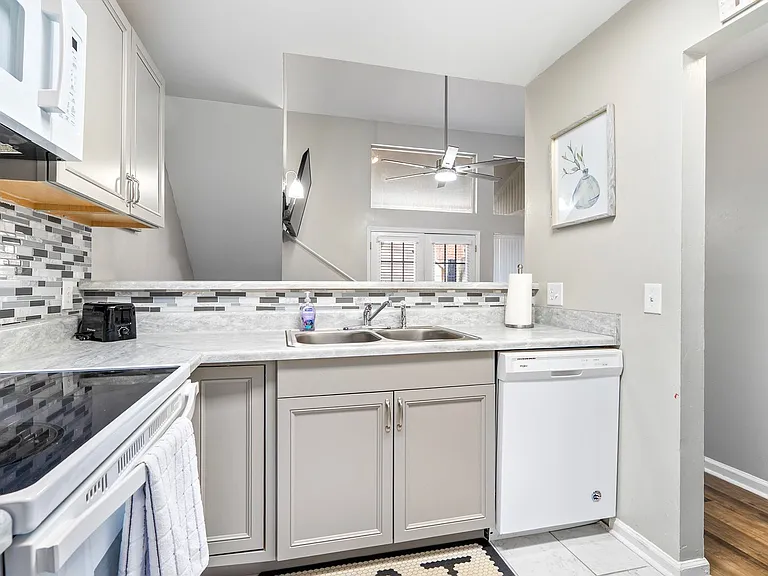 1016B Stonegate Dr — Photo 5