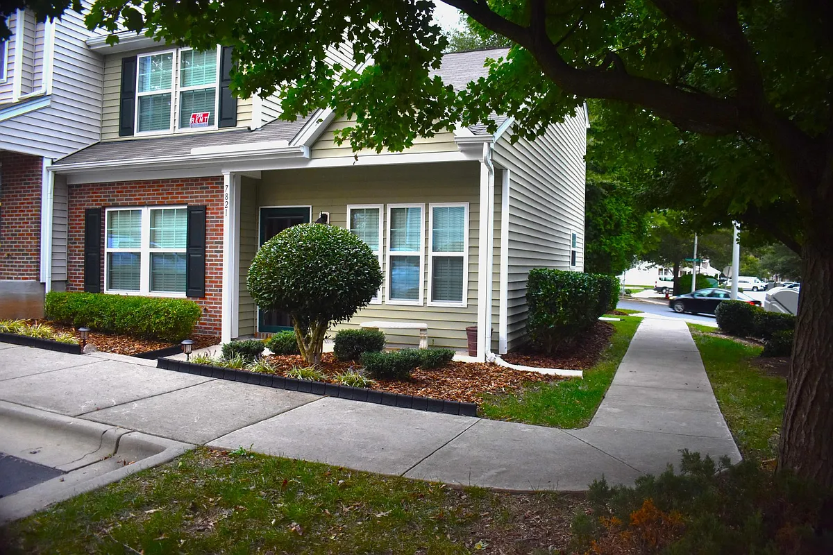Building Photo - 7821 River Field Dr