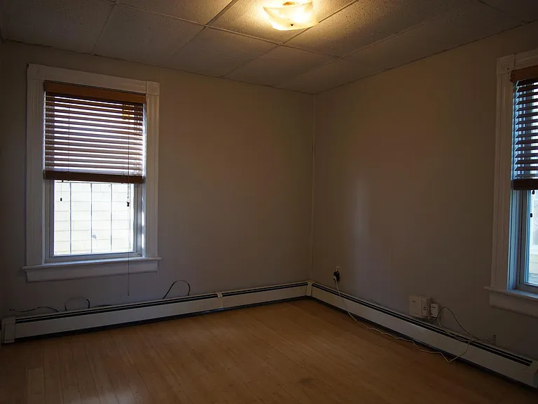 48 America St #2R — Photo 16