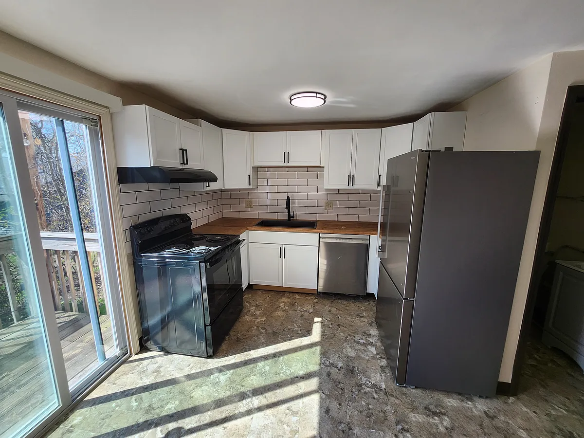 Building Photo - 56 Frances St #4