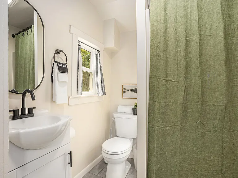 37 Gold Ave NW #4 — Photo 7