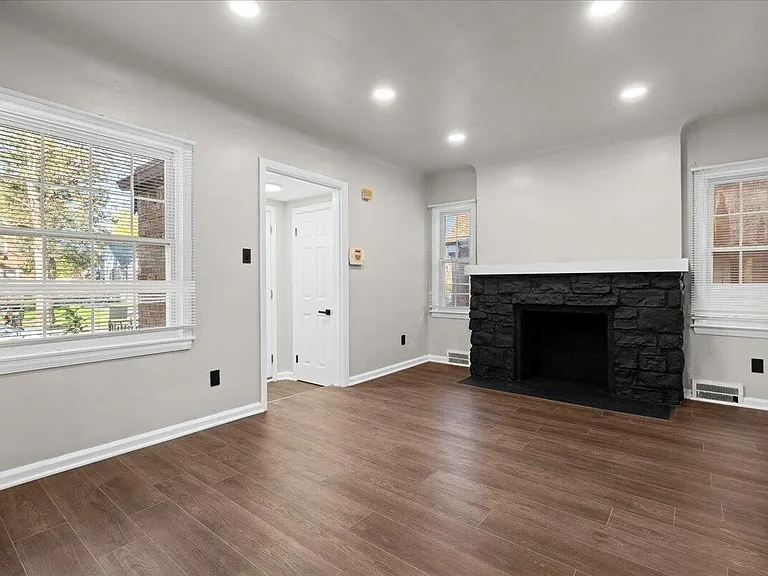 10042 Grayton St — Photo 10