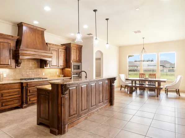 311 Paddle Boat Dr, Granbury, TX 76049