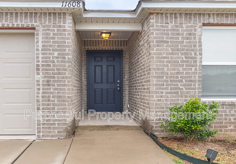 11608 NW 95th St — Photo 4